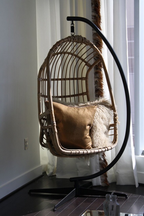Подвесные кресла в декорировании интерьера и экстерьера