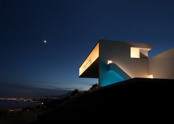 Удивительный дом на утесе от Fran Silvestre Arquitectos
