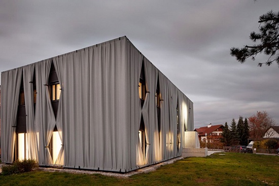 Дом Aichinger с драпированным экстерьером от Hertl Architekten Дом Aichinger с драпированным экстерьером от Hertl Architekten