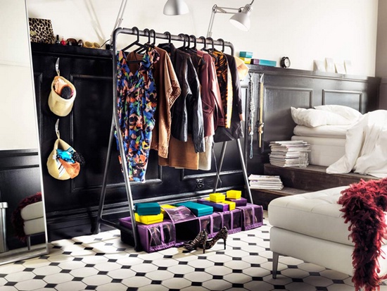 Идея для хранения в шкафу: вешалка для одежды